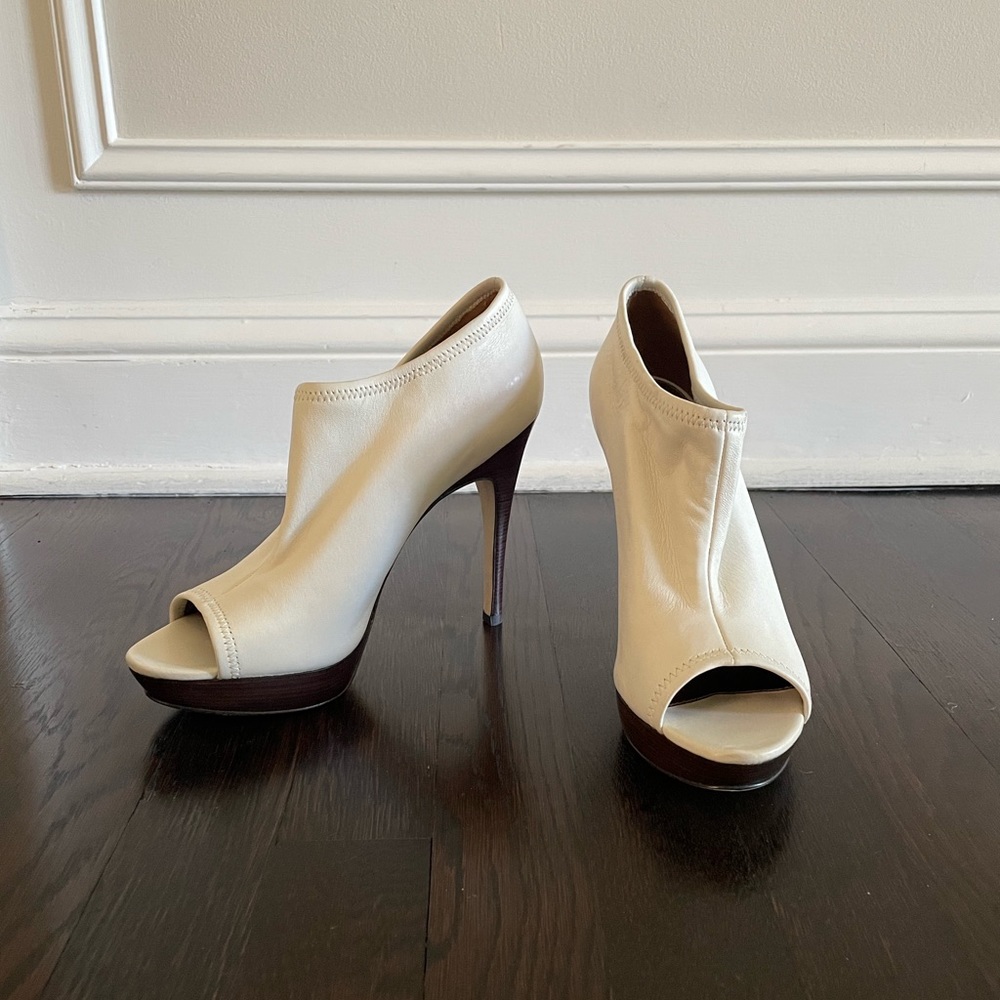Via Spiga Elvis Platform Beige Leather Peep Toe Booties in Size 7.5